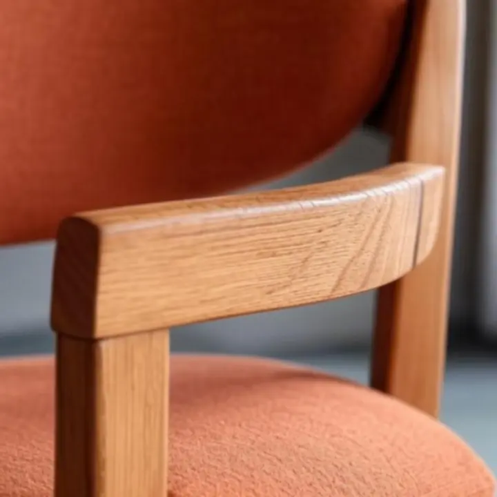 Detal rzemiosła na krześle ComfortHomePlaza